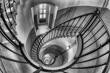 adriana sassoon SPIRAL BLACK AND WHITE